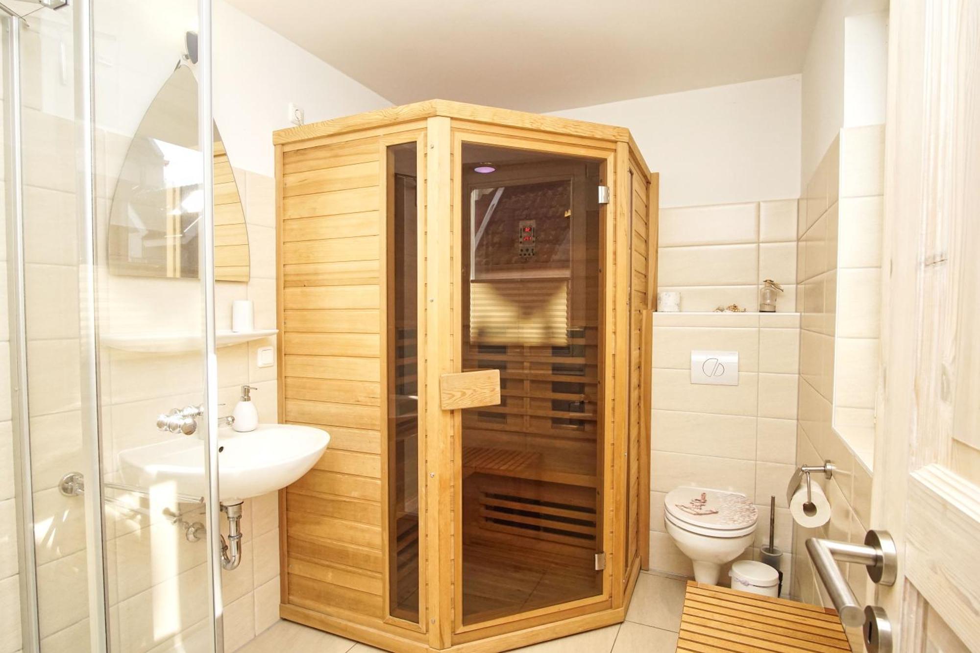 Ferienhaus Wellenlaeufer Haus - Sauna, Terrasse, Garten Glowe Dış mekan fotoğraf